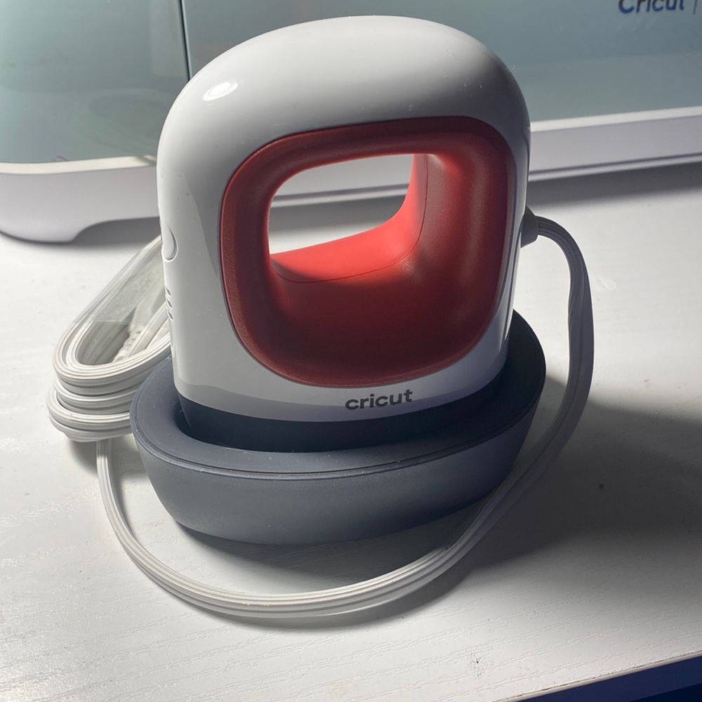 Cricut Easypress Mini, red accent